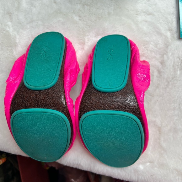 Tieks Limited Edition Neon Pink - Picture 3 of 5